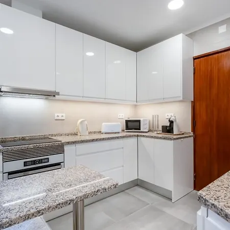 4 Bdr Flat With Balcony In Armacao By Lovelystay Apartment