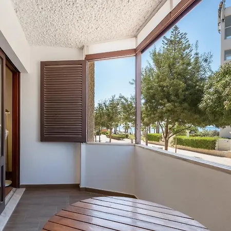 4 Bdr Flat With Balcony In Armacao By Lovelystay *