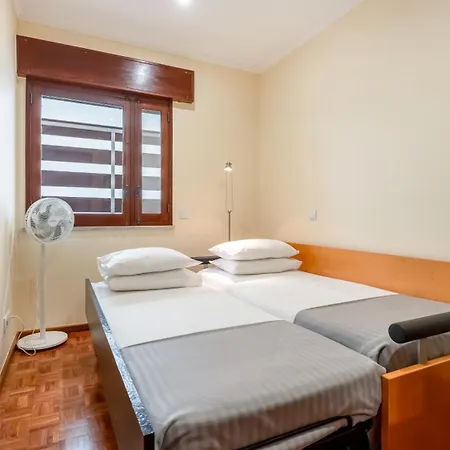 4 Bdr Flat With Balcony In Armacao By Lovelystay