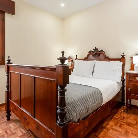 Apartment 4 Bdr Flat With Balcony In Armacao By Lovelystay