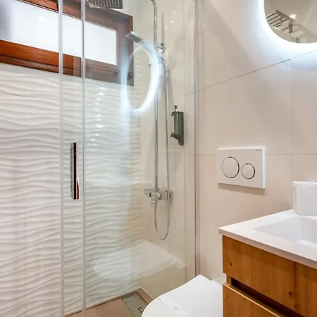 4 Bdr Flat With Balcony In Armacao By Lovelystay Apartment *