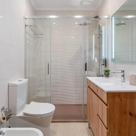 Apartment 4 Bdr Flat With Balcony In Armacao By Lovelystay *