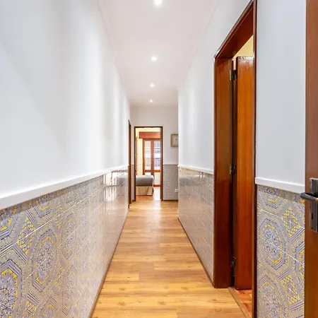 4 Bdr Flat With Balcony In Armacao By Lovelystay Armacao de Pera