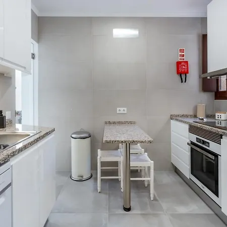 Apartment 4 Bdr Flat With Balcony In Armacao By Lovelystay *