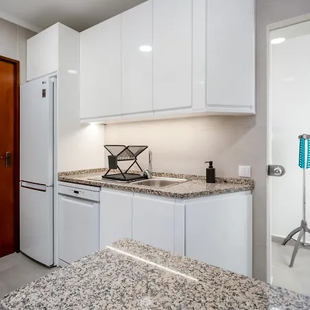 4 Bdr Flat With Balcony In Armacao By Lovelystay Armacao de Pera